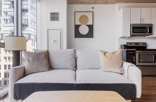 West Loop Gate Apartment | Blueground | West Loop, pool, nr Union Park