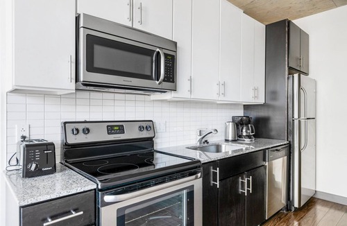 West Loop Gate Apartment | Blueground | West Loop, pool, nr Union Park