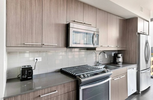 West Loop Apartment | Blueground | West Loop, pool, nr Grant Park