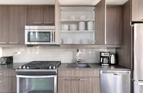 West Loop Apartment | Blueground | West Loop, pool, nr Grant Park
