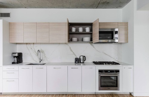 West Loop Gate Apartment | Blueground | West Loop, rooftop pool & gym