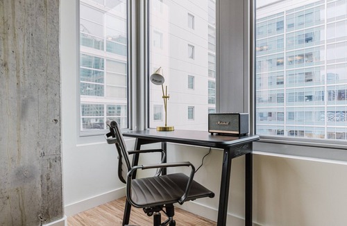 West Loop Gate Apartment | Blueground | West Loop, rooftop pool & gym