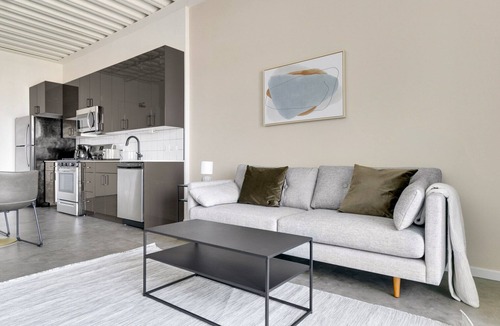 Near West Side Apartment | Blueground | West Loop, rooftop, nr Union Station