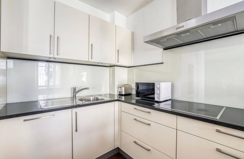 Alt-Wiedikon Apartment | Blueground | Wiedikon, balcony & w/d, nr market