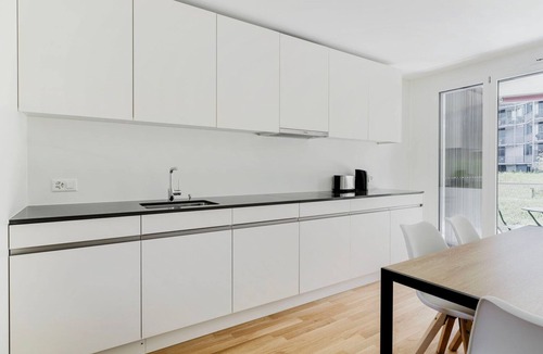 Alt-Wiedikon Apartment | Blueground | Wiedikon, balcony & w/d, nr market