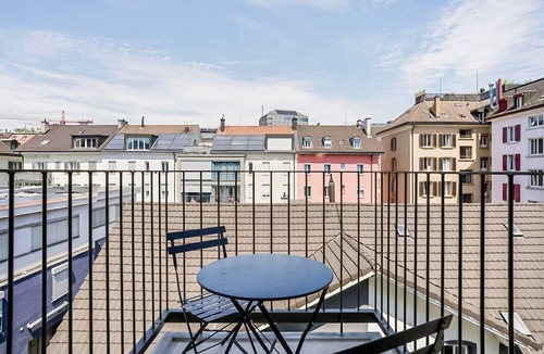 Langstrasse Apartment | Blueground | Wiedikon, blcny, elev, w/d, nr market