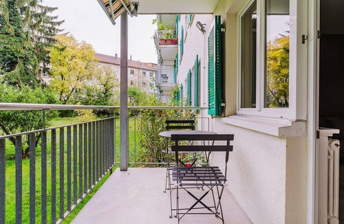 Sihlfeld Apartment | Blueground | Wiedikon, w/d, fully furnished