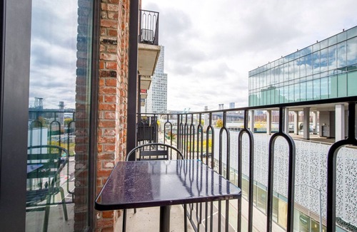 Williamsburg Apartment | Blueground | Williamsburg, rooftop, nr East River