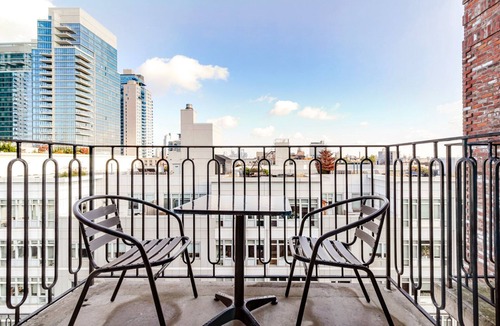 Williamsburg Apartment | Blueground | Williamsburg, rooftop, nr East River