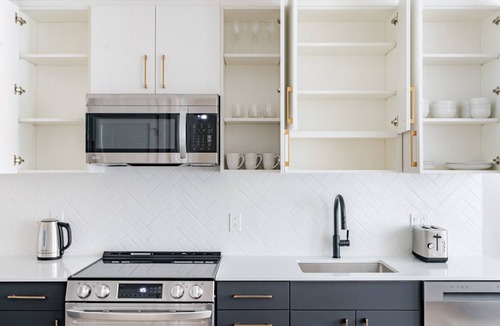 Woodmont Triangle Apartment | Blueground | Woodmont, pool & w/d, nr Bethesda Row