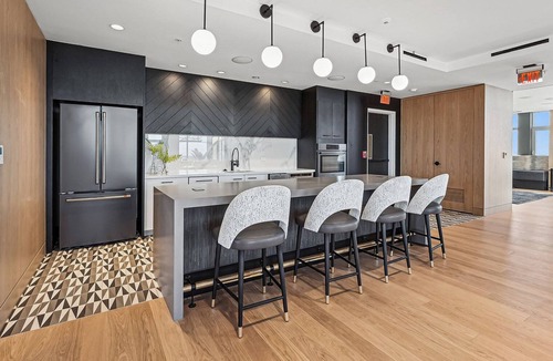 Woodmont Triangle Apartment | Blueground | Woodmont, pool & w/d, nr Bethesda Row