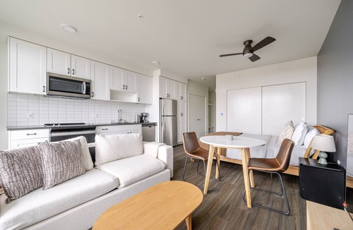 Yesler Terrace Apartment | Blueground | Yesler Terrace & elevator, nr park