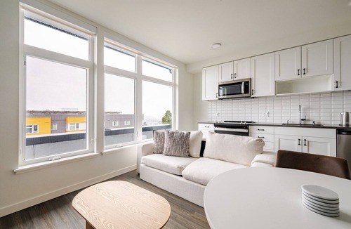 Yesler Terrace Apartment | Blueground | Yesler Terrace & elevator, nr park