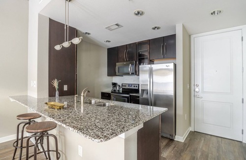 Barton Heights Apartment | Blueground | Zilker, pool, nr Zilker Park