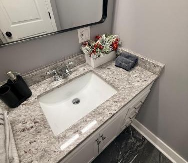 East Chicago Apartment | Bluehouse