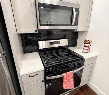 East Chicago Apartment | Bluehouse