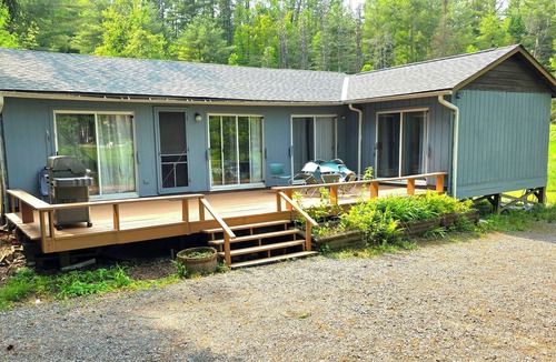 Bracebridge Cottage | Bluejays - Waterfront cottage on Muskoka River