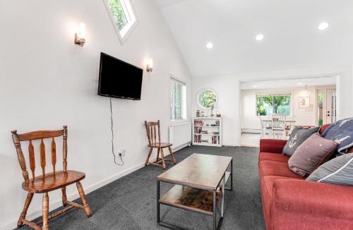 Neshobe Beach House | Blues Views