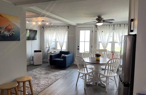 Port Stanley Cottage | Bluewater Cabin little hidden blue gem in Port Stanley-4 seasons rental