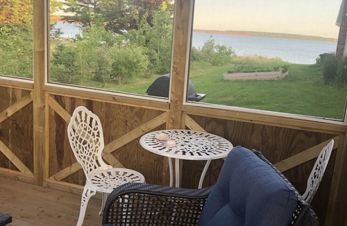 Vernon Bridge Apartment | Bluewaters Bachelor Suite