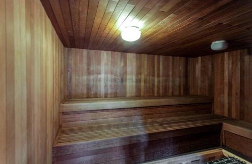 Elkhorn Village Apartment | Bluff 4018