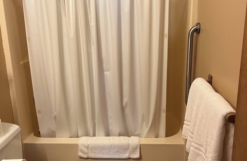 Golconda House | Bluff Bungalo in the Shawnee National Forest