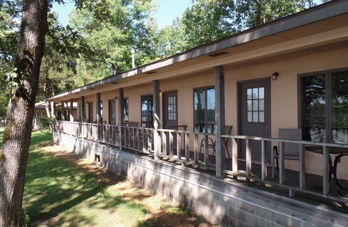 Golconda House | Bluff Bungalo in the Shawnee National Forest