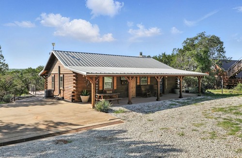 Palo Pinto County Cabin | Bluff Creek Cabin | Sleeps 12 | Private Dock