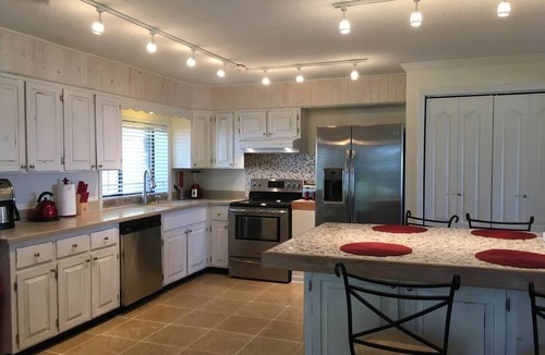 Monteagle House | Bluff House — Phenomenal View | Renovated Comfort | Close to Waterfalls, Hikes & Area Attractions