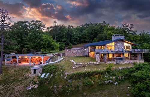 Gatlinburg - Pigeon Forge Cabin | Bluff Mountain Estate