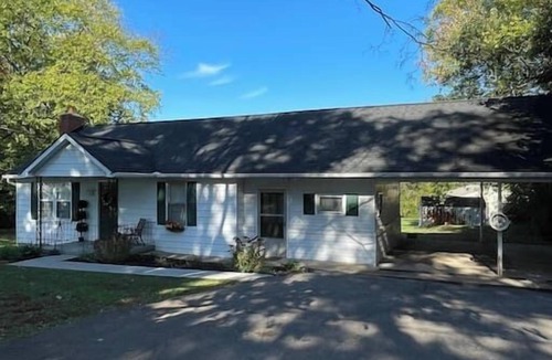Seymour House | Bluff Valley Cottage: