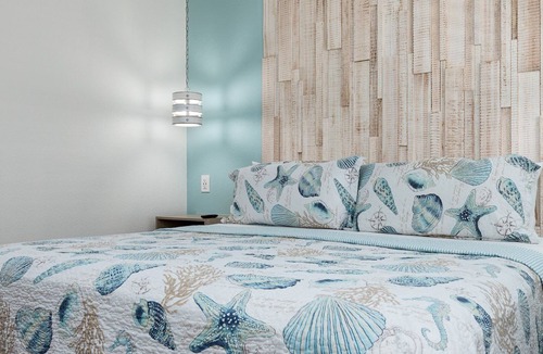 Flour Bluff Hotel | Bluffs Landing Marina King Room - Walk to Fishing Charters #2