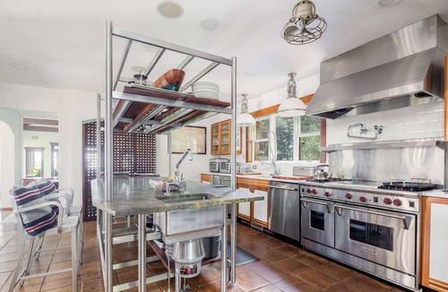 North Haven House | Bluffside Cove by Rove Beachfront Villa w Pool Sauna