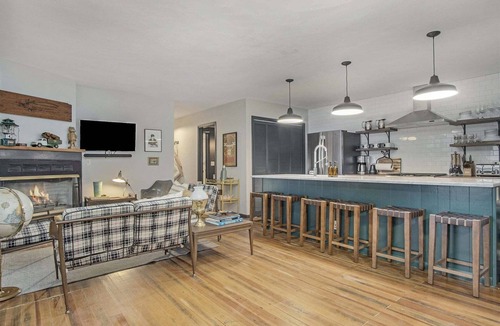 Fennville House | Bluffside: Lake Michigan Beach Access, Screen Porches, Fire Pit, Sunset Views