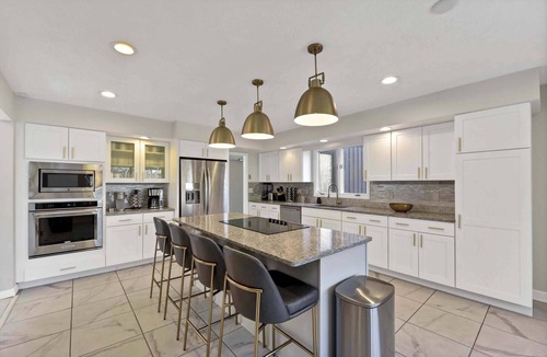 Willoughby Hills House | Bluffside Retreat Sum