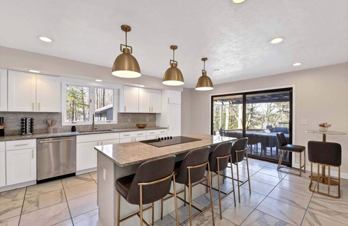 Willoughby Hills House | Bluffside Retreat Sum