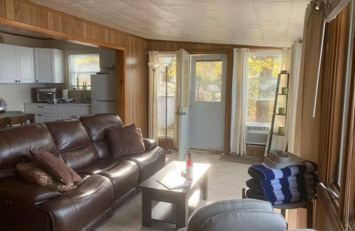 Portland Cottage | Bluffside Retreat-cozy cottage with panoramic views of Lake Erie