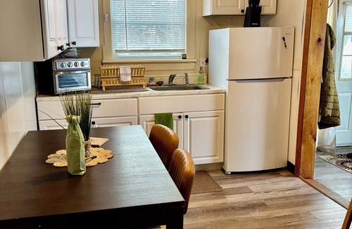 Portland Cottage | Bluffside Retreat-cozy cottage with panoramic views of Lake Erie