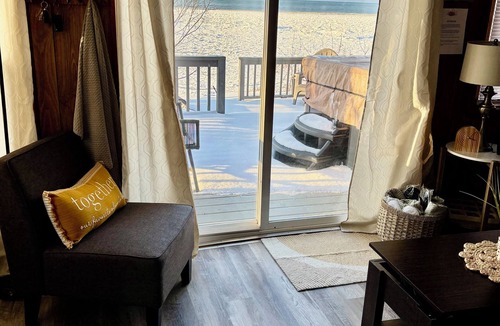 Portland Cottage | Bluffside Retreat-cozy cottage with panoramic views of Lake Erie