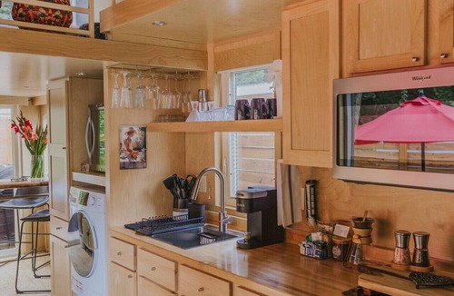 Chatham House | BLUSH: Boutique TINY home*private spa*walk to town