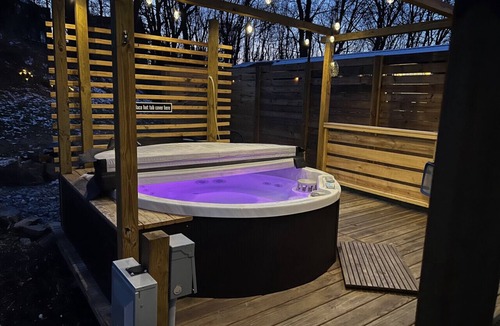 Chatham House | BLUSH: Boutique TINY home*private spa*walk to town