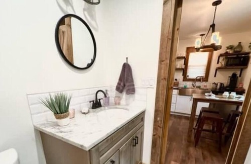 Waco Cabin | Blush Cabin 4min to Homestead 18min to Magnolia