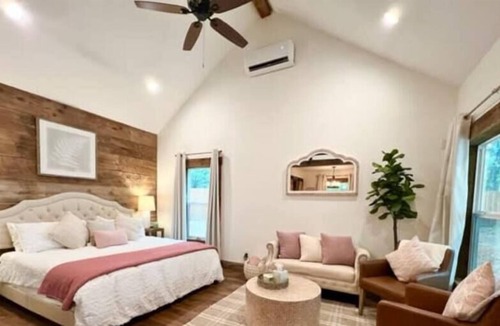 Waco Cabin | Blush Cabin 4min to Homestead 18min to Magnolia