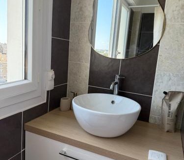 Vannes Apartment | Blush spot