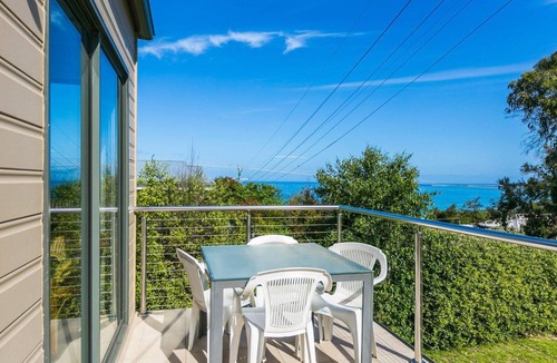 Lorne House | Bluview - Metres From The Beach, Views Included