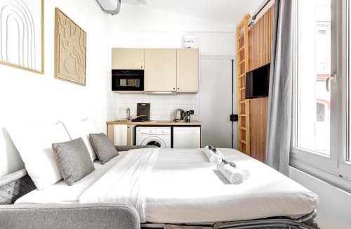 Levallois-Perret Apartment | BM- Petit Ecrin Chic & Design a Levallois