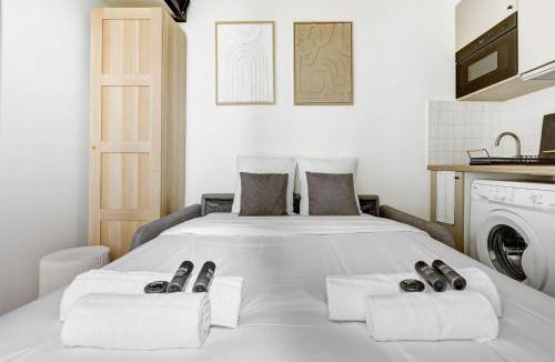 Levallois-Perret Apartment | BM- Petit Ecrin Chic & Design a Levallois