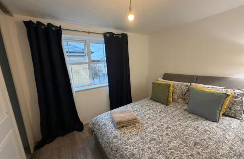Waltham Abbey Apartment | BMC Serene Spacious 1BR Flat