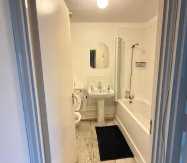 Waltham Abbey Apartment | BMC Serene Spacious 1BR Flat