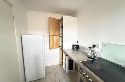 Waltham Abbey Apartment | BMC Serene Spacious 1BR Flat